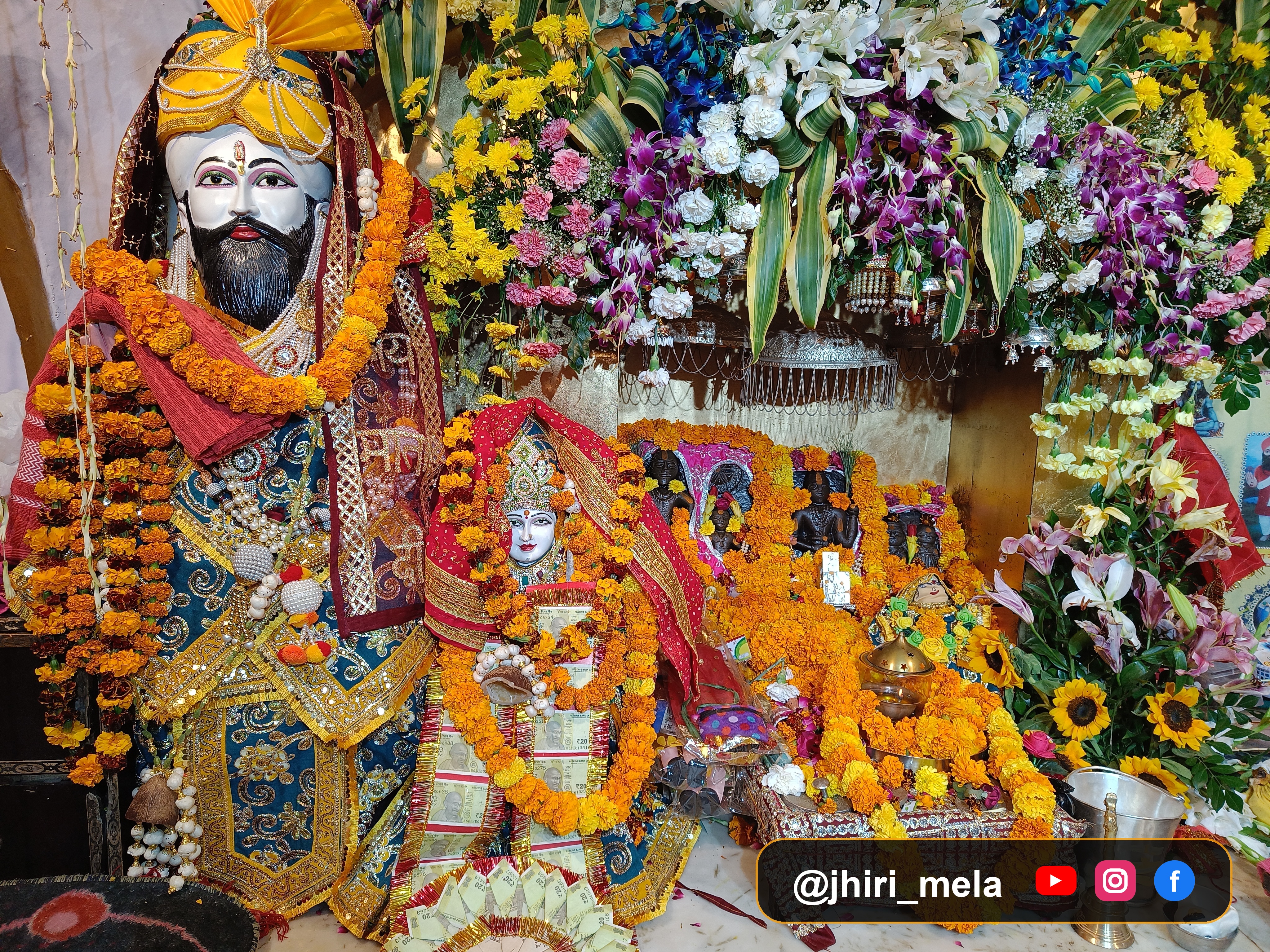 Close-Up Darshan of Baba Jitto Ji & Bua Kodi Ji in Floral Attire — श्री बाबा जित्तो जी एवं बुआ कोड़ी जी के स्वर्णिम व पुष्प शृंगार दर्शन | Jhiri Dham, Jammu